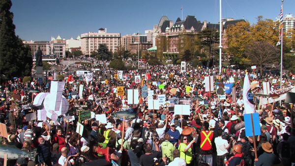 4,000-5,000 jammed the Legislature lawn in Victoria on May 8 to speak up for wild salmon