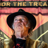 Neil Young amps up national oil sands debate