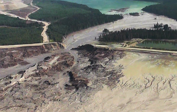 Aerial image after Mount Polley mine tailings spill (Cariboo Regional District)