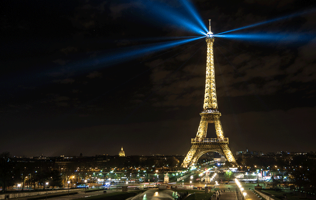 Yann Toma's "Human Energy" art project at the Eiffel Tower during COP21 (Flickr CC licence / Yann Caradec)