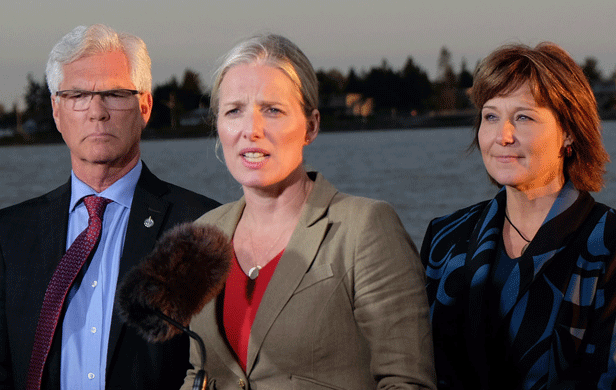 Environment and Climate Change Minister Catherine McKenna with BC Premier Christy Clark (right) announcing her government's approval of PNWLNG (Province of BC/Flickr)